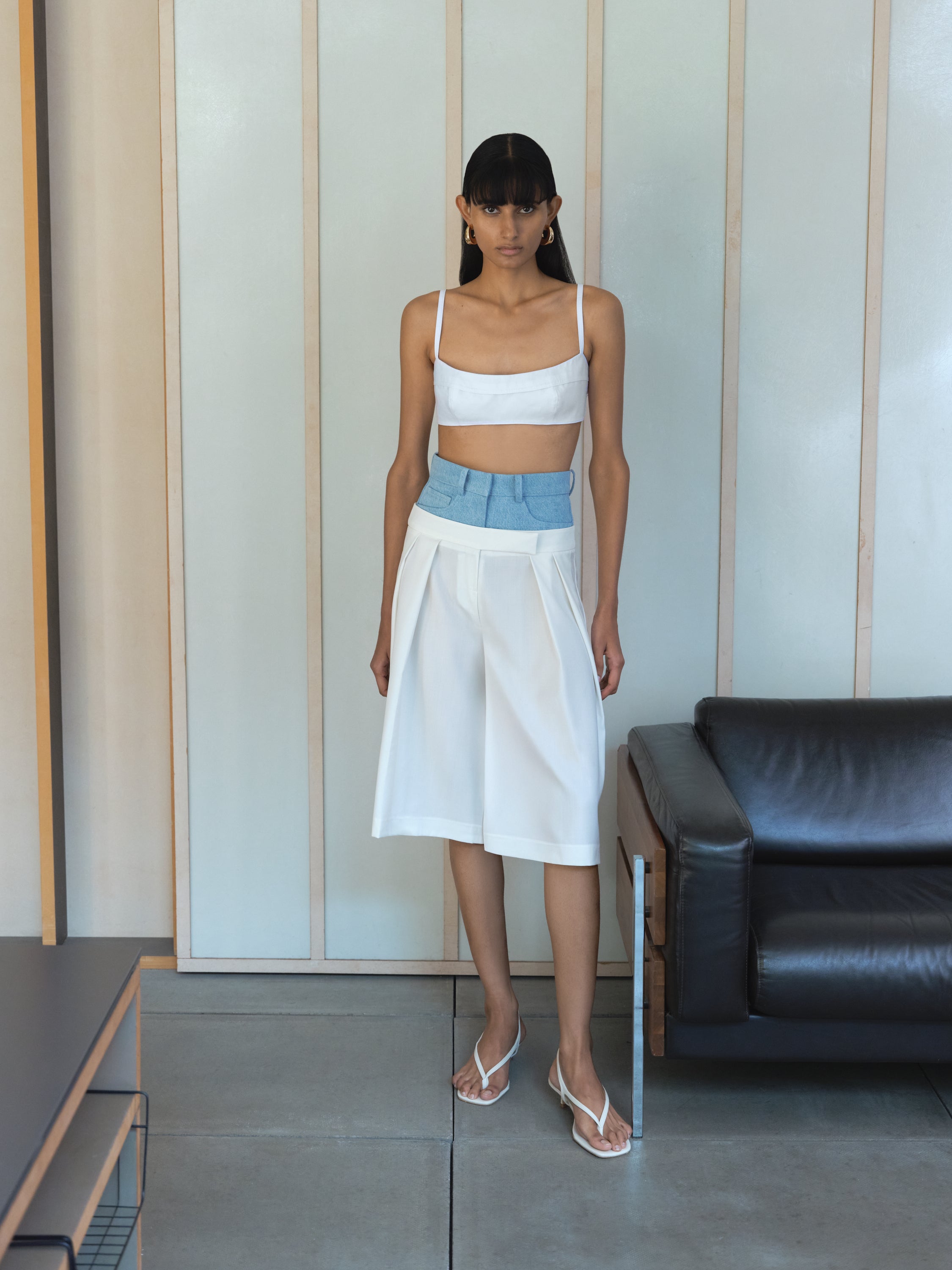 DOUBLE WAISTED BERMUDA SHORTS IN WHITE