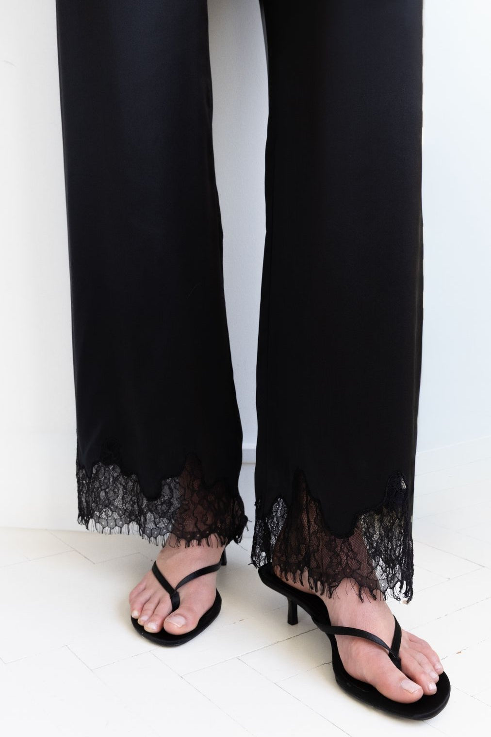 BABY SATIN LACE PANTS IN BLACK