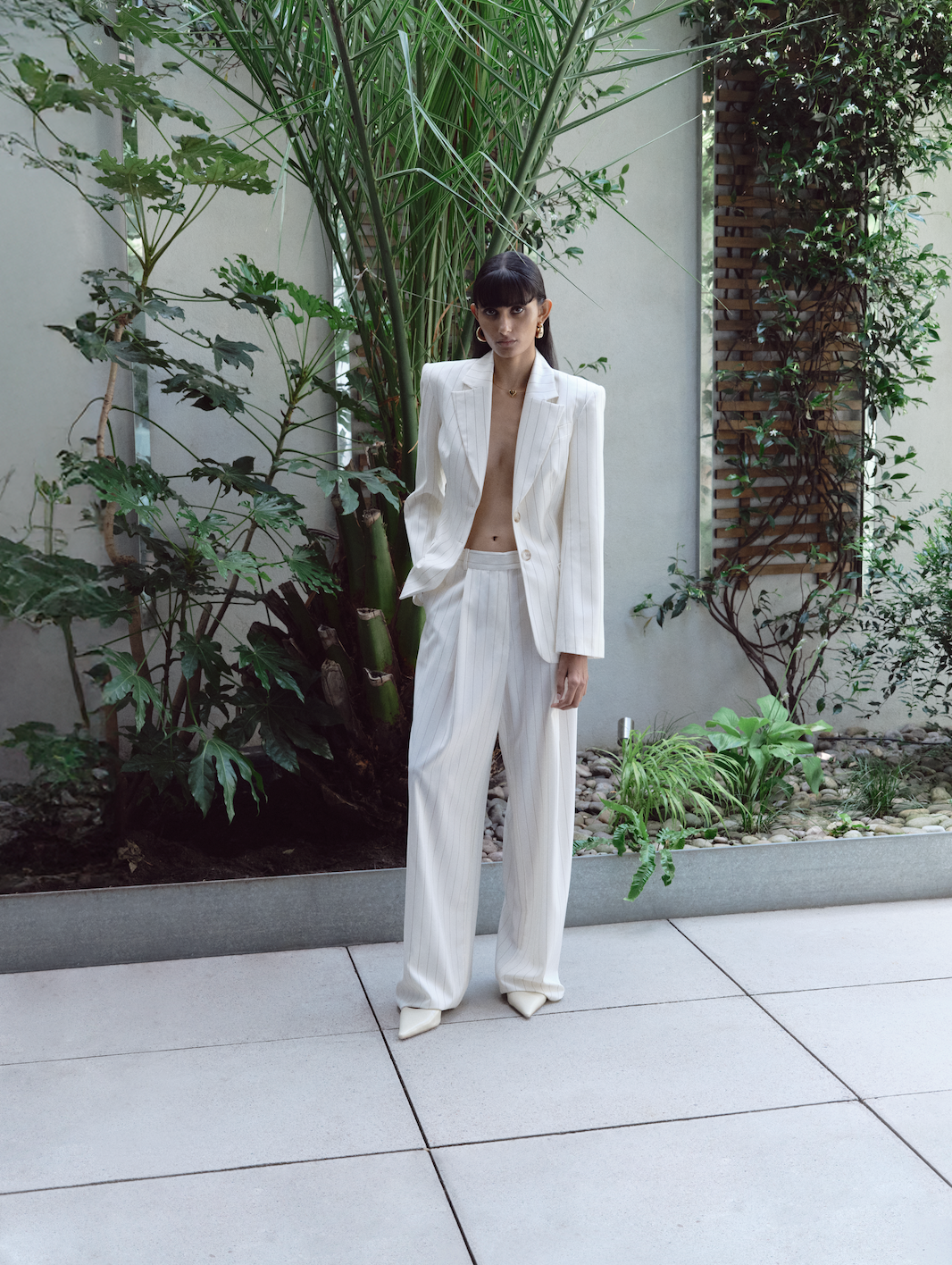 PLEATED PINSTRIPE WIDE LEG PANTS IN WHITE